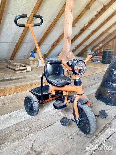 Трехколесный велосипед