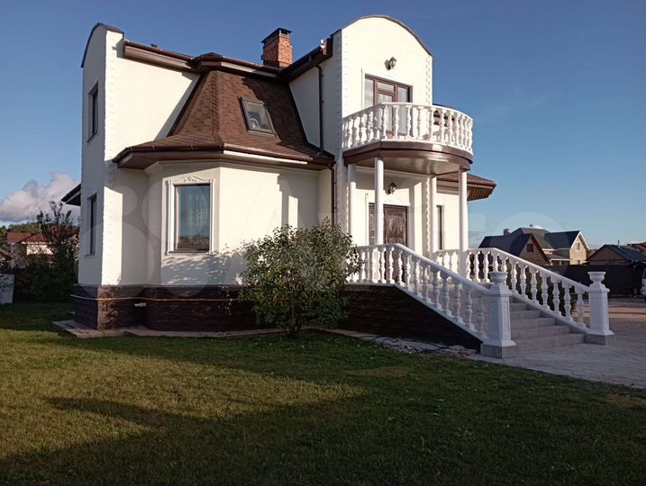 Дом 230 м² на участке 9,5 сот.