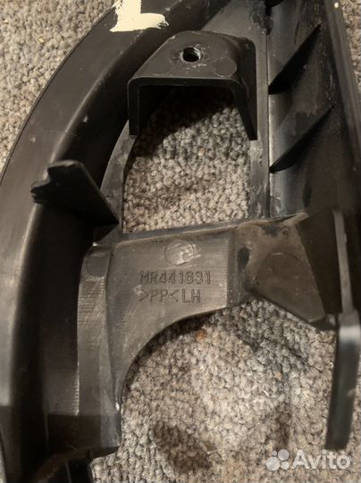 Накладка MR441631 lancer 9