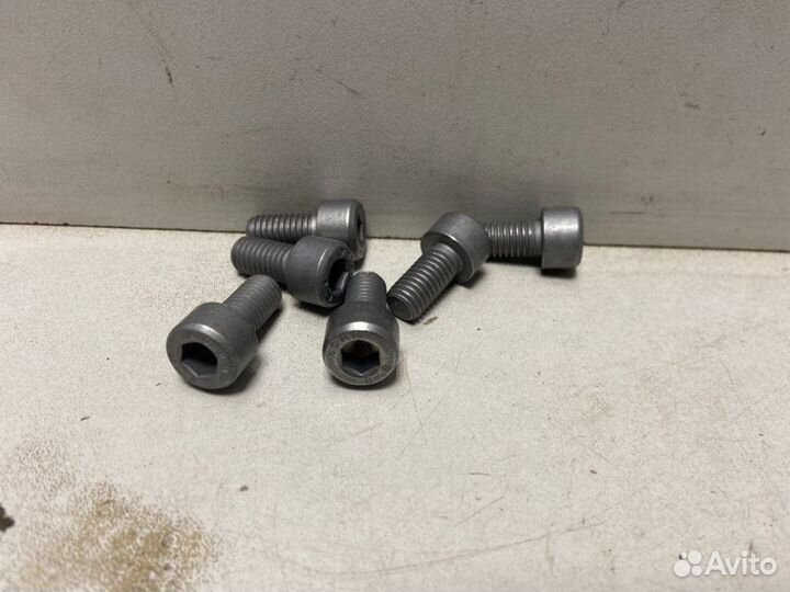 Болт трансмиссия(6шт) Volksawagen Passat B5