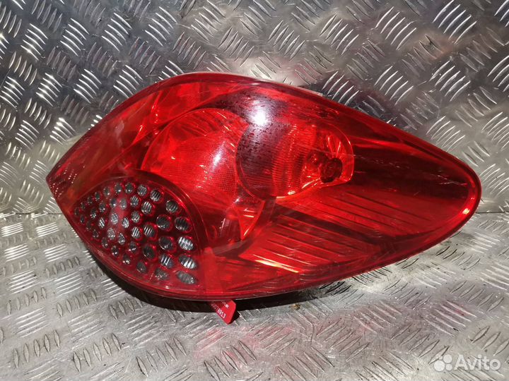 Фонарь задний правый Peugeot 207 2008