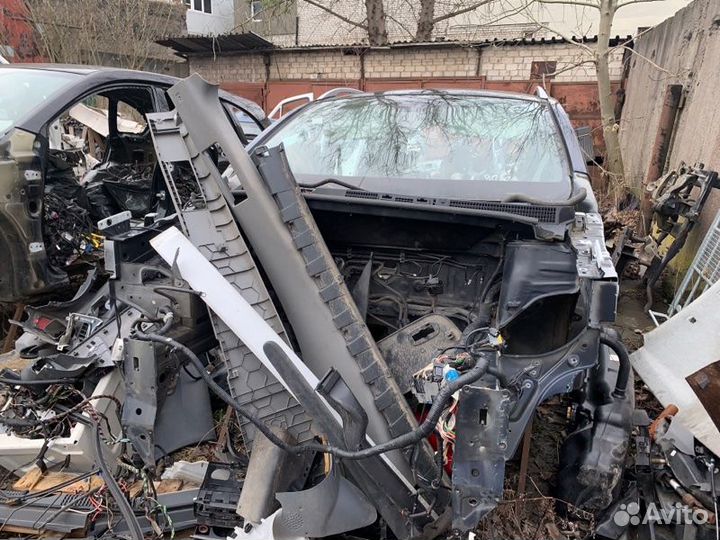 Кузов Nissan Qashqai+2 J10 MR20 2008