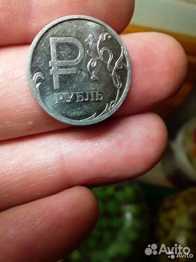 Монета с символом рубля
