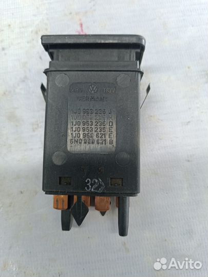 Кнопка обогрева стекла Volkswagen Jetta