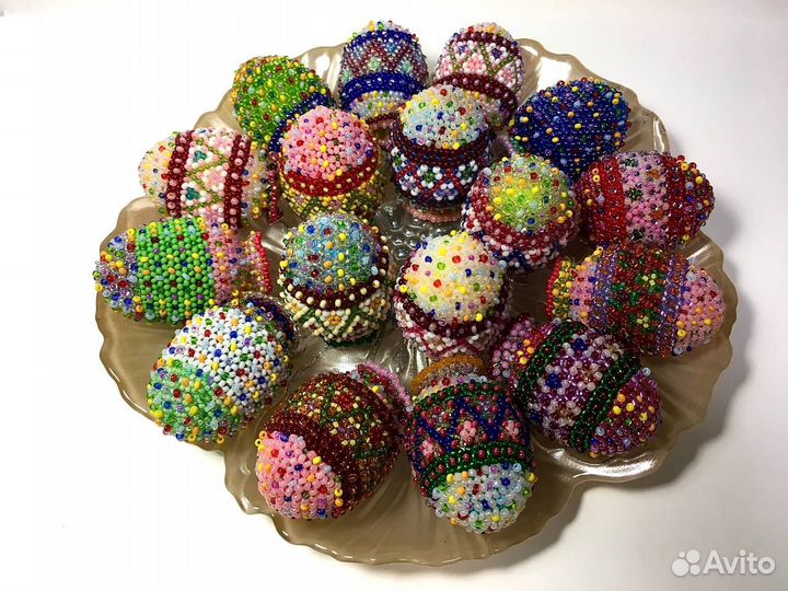 Яйца пасхальные оплетенные бисером