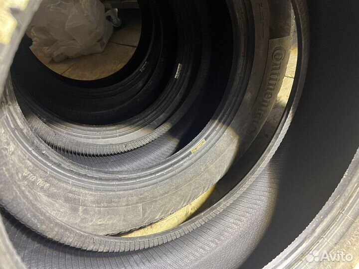 Continental IceContact 2 SUV 215/65 R16 102