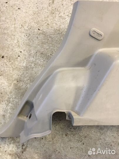 Обшивка багажника правая Toyota 4Runner (2439)