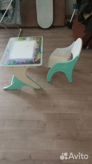 Стол со стулом детский, мячи диаметром 2 метра