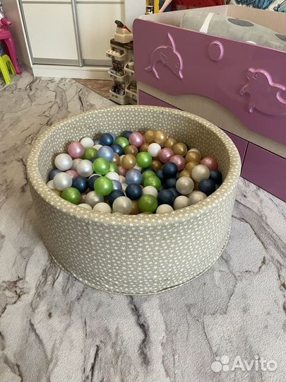 Сухой бассейн с шариками