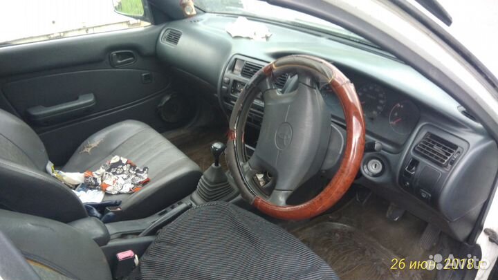 Toyota Corolla 2.2 МТ, 2000, битый, 300 000 км