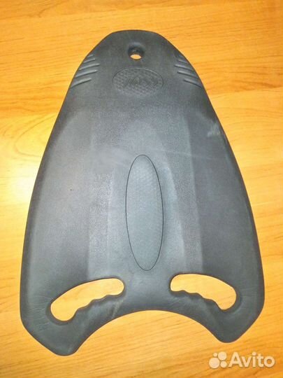 Доска для плавания в бассейне