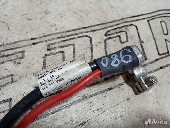 Клемма аккумулятора плюс Volkswagen Passat B6 1.8