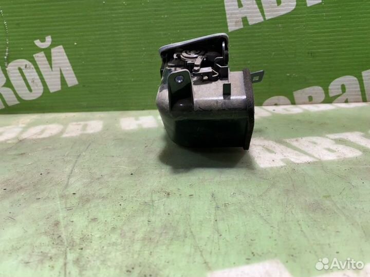 Дефлектор воздушный правый Nissan Primera TP12