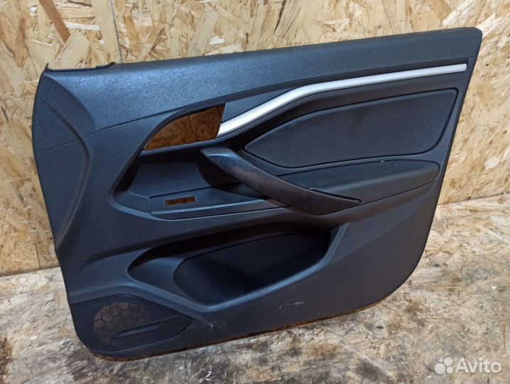 Обшивка передней правой двери LADA Vesta