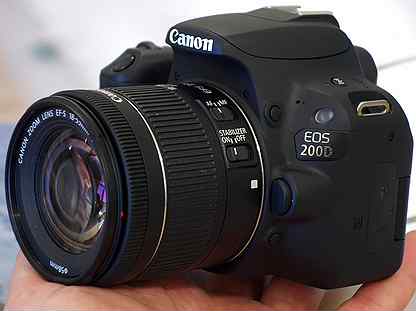 Canon EOS 200D Kit EF-S 18-55mm f/4-5.6 IS STM