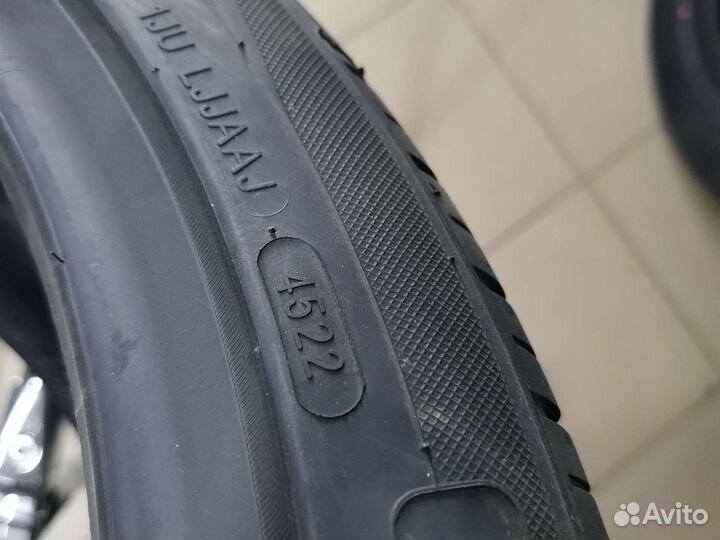 Westlake SA37 225/45 R19 96Y