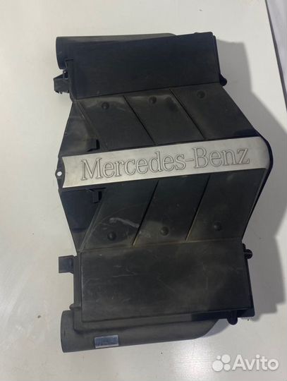 Корпус воздушного фильтра Mercedes-Benz G-Class