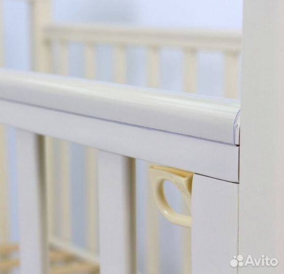 Детская кроватка с маятником и ящиком (белая)