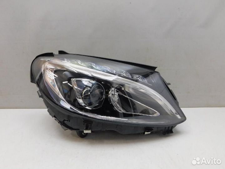 Фара правая Mercedes-Benz C-Class