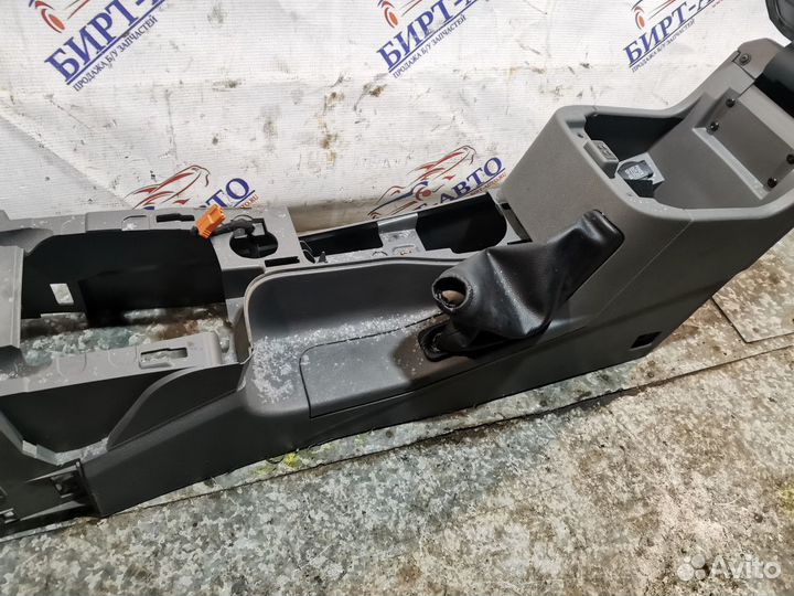 Подлокотник Ford Focus II рестайлинг (2007—2011)