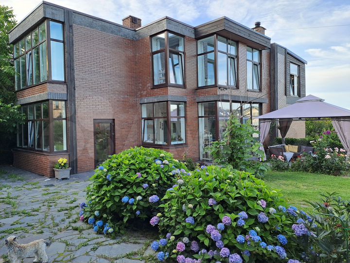 Коттедж 323 м² на участке 7,3 сот.