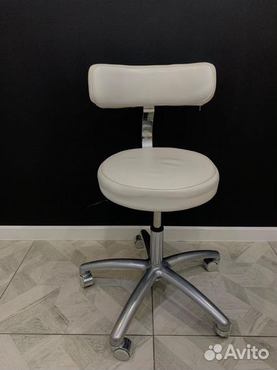 Стул мастера педикюра