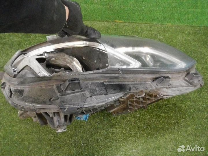 Фара правая Mercedes-Benz E-Class