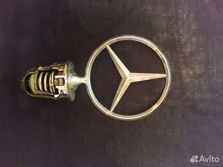 Эмблема на капот