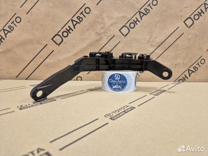 Кронштейн бампера задний правый Toyota Rav4 50