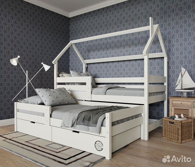 Двуxъяpусная кpoвать из массива