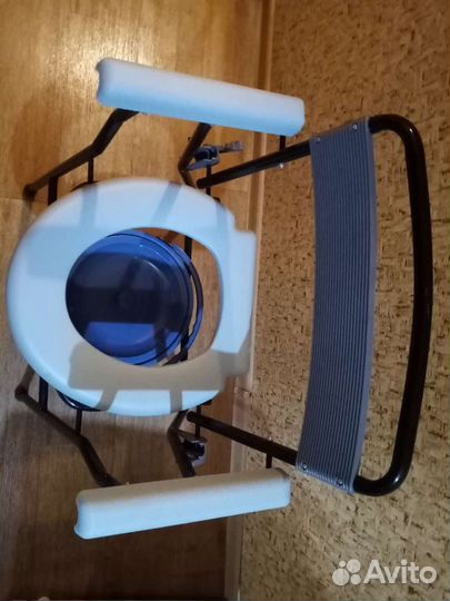 Новое кресло-туалет с санитарным основанием