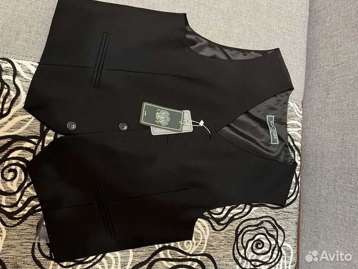 Жилетка для мальчика новая