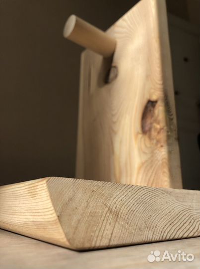 Подставка-органайзер из лиственницы