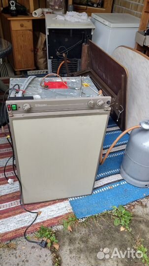 Холодильник upo 105л газ electrolux