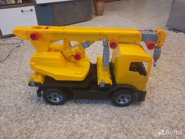 Машина с краном