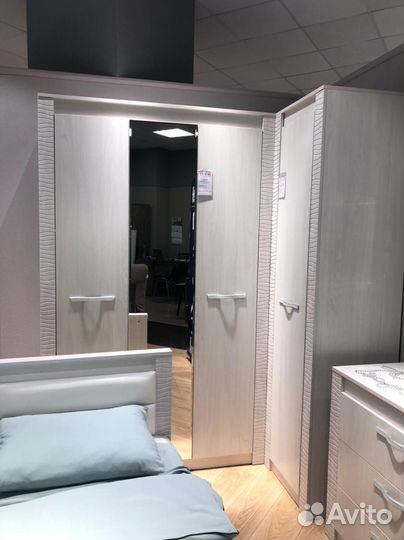 Письменный стол / Подростковая мебель