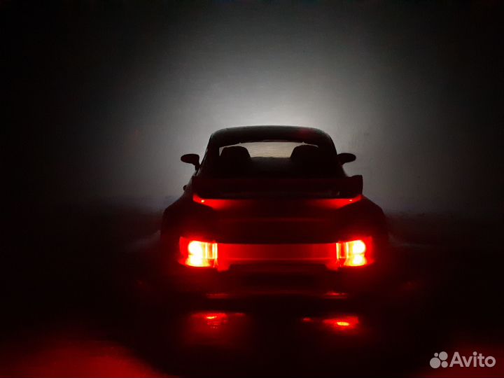 Модель Porsche 911 (964) Carrera RS (масштаб 1:24)