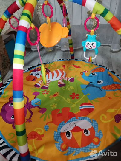 Развивающий коврик с дугами