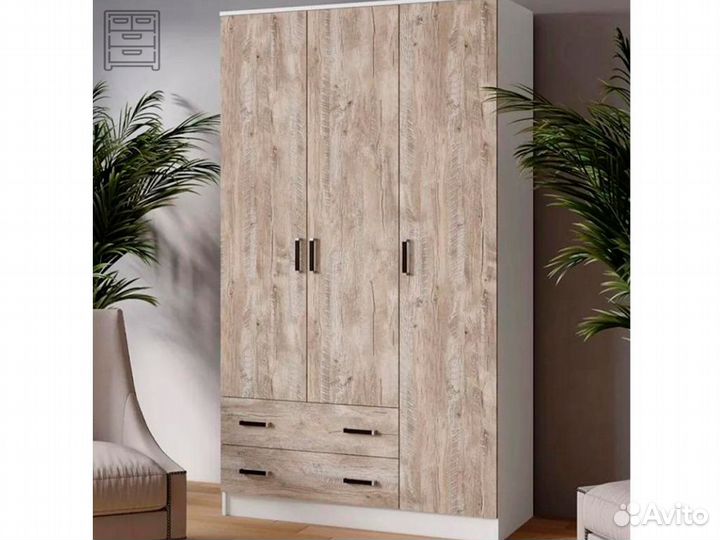 Шкаф распашной трехстворчатый