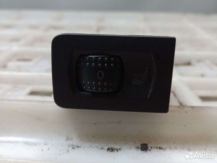 Кнопка подогрева сидений Volkswagen Jetta 4 2001