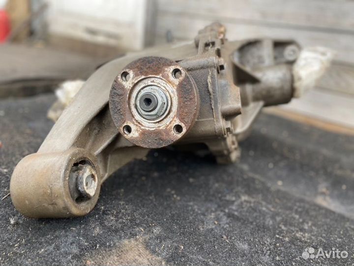 Редуктор заднего моста Land Rover Discovery 4