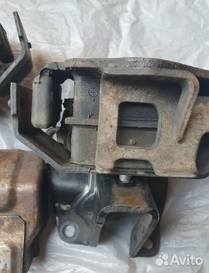 Подушка двс Mitsubishi Pajero 2/Sport