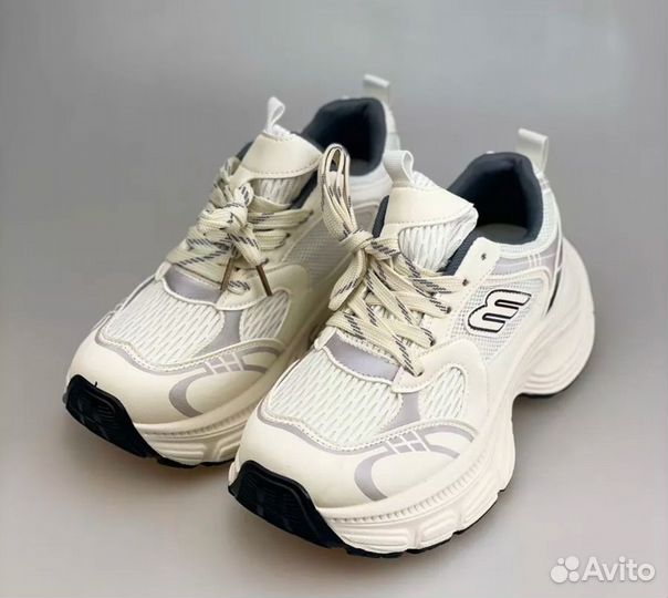 Кроссовки стильные