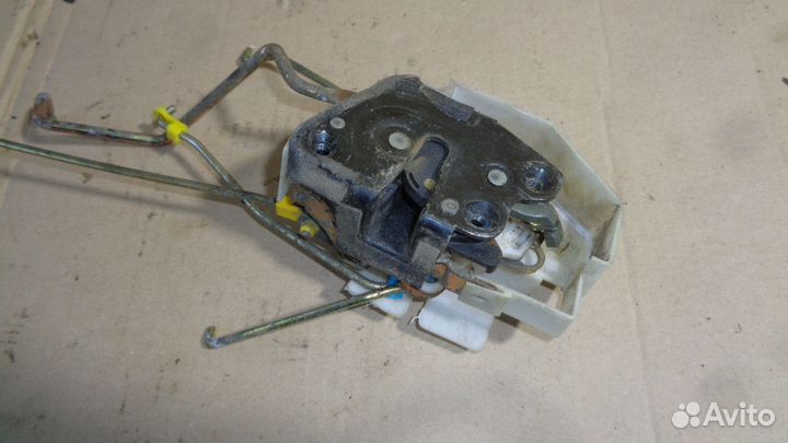 Замок двери передней правой Hyundai Sonata (EF) 1