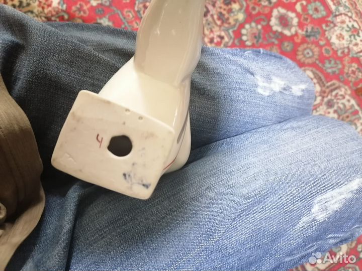 «Фарфоровая статуэтка «Девушка с книгой» лзфи»