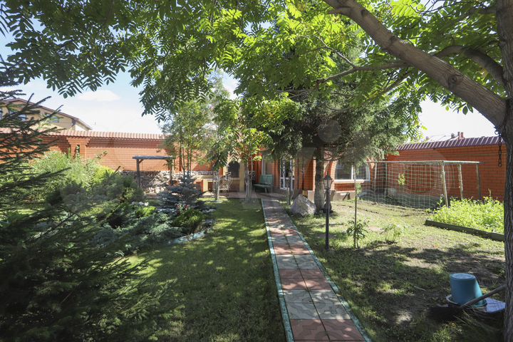 Дом 770 м² на участке 12 сот.