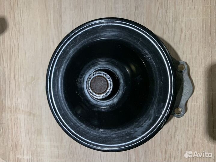 Помпа Range Rover