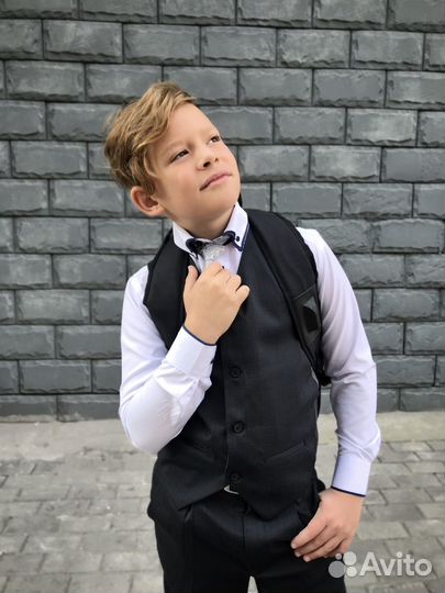 Школьный костюм для мальчика 140 новый