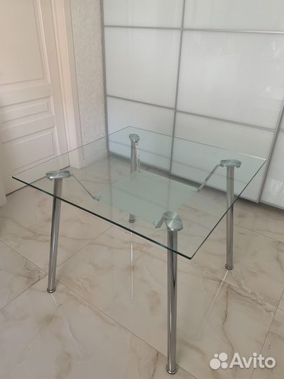 Стол обеденный