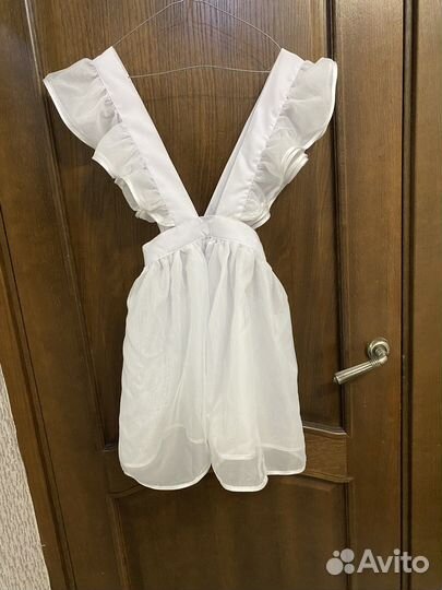 Белый школьный фартук